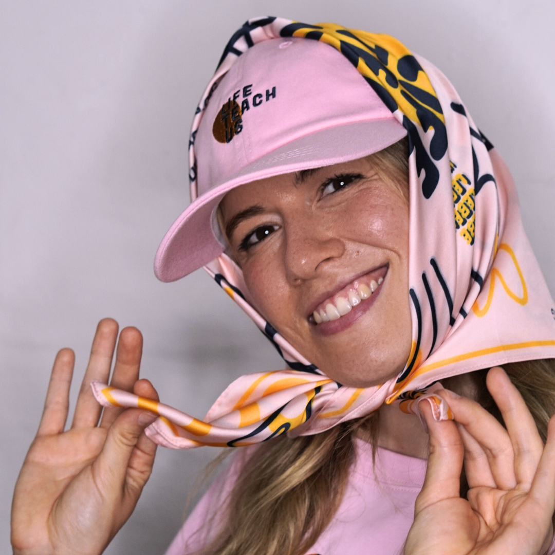 KEINEAUSFALLSTUNDEN Cap mit Tuch Kombination